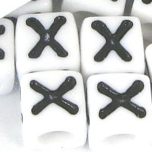 Plas 7mm cube black/white letter X 20pcs